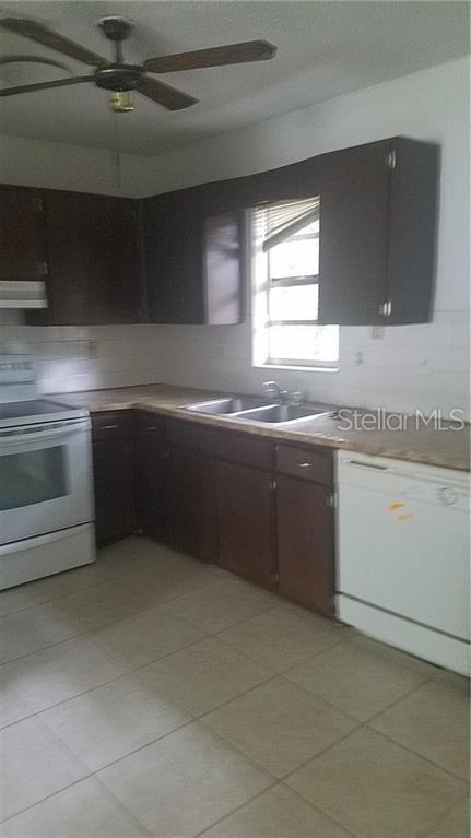 27140 Aubrey Ave - Photo 2 of 9