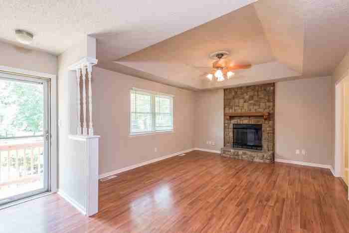 1808 NE McKee Ln - Photo 2 of 8