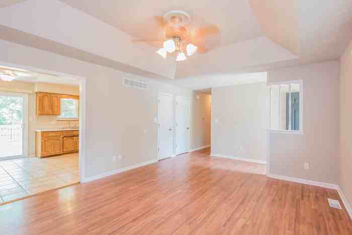 1808 NE McKee Ln - Photo 3 of 8