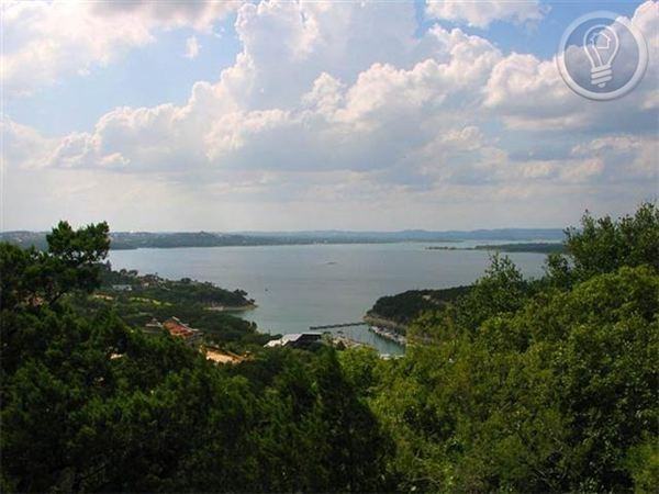 4 Bedroom Apartment with Attached Garage Near the Lake - Photo 2 of 10