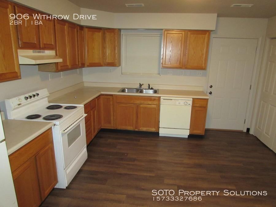 906 Withrow Dr - Photo 2 of 8