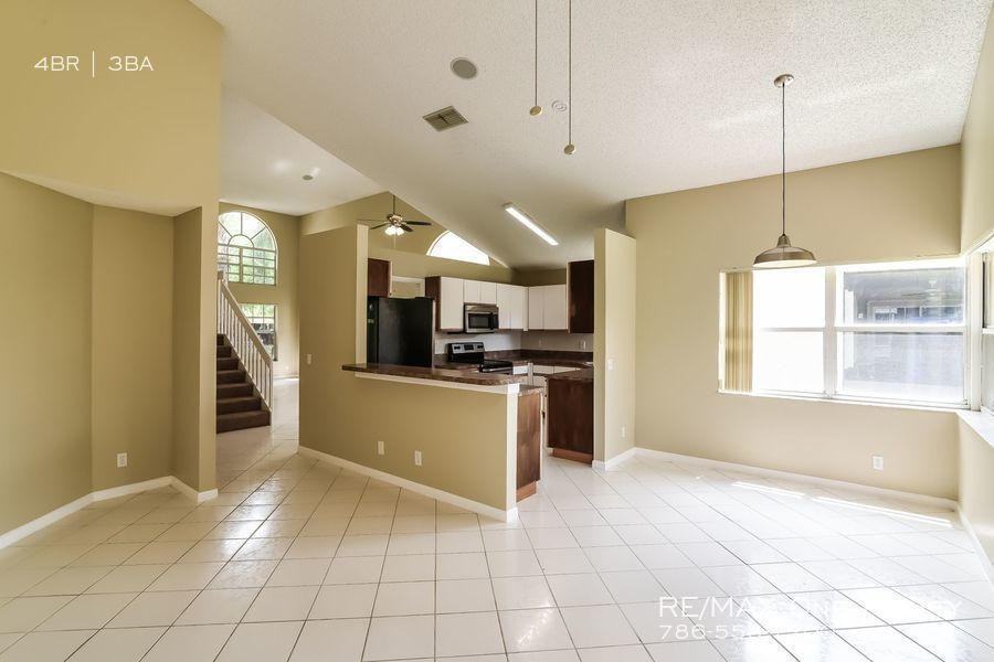 9234 Greenbrier Ct - Photo 3 of 8