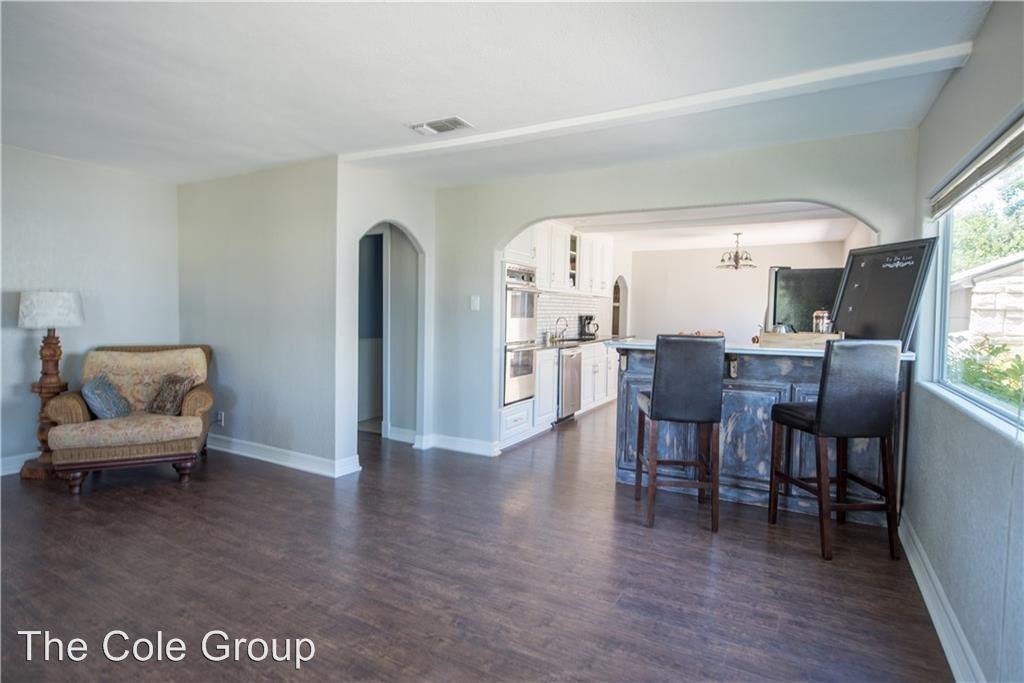 2512 Halloran St - Photo 2 of 20