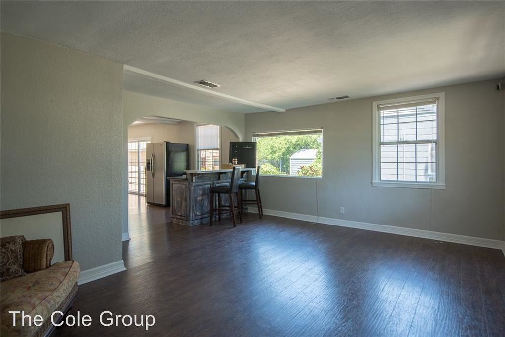 2512 Halloran St - Photo 3 of 20