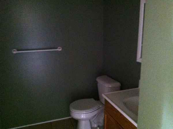 926 Village Dr - Photo 2 of 5