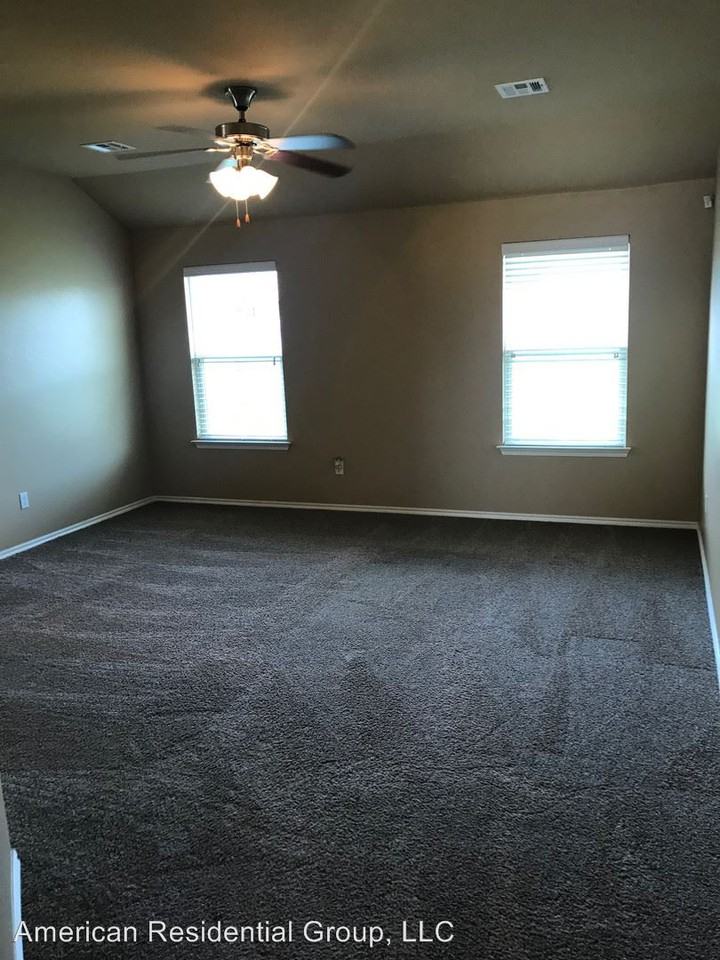 2412 NW 195th St - Photo 3 of 17