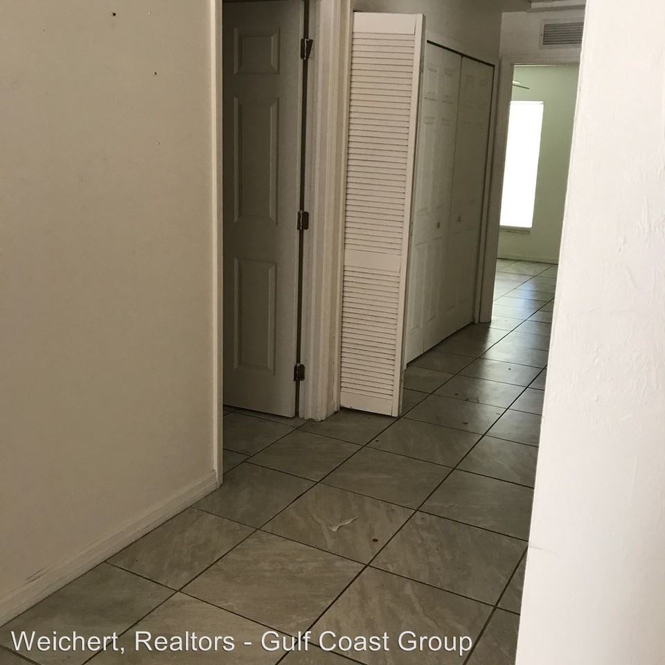 4733-4735 30th St SW - Photo 3 of 8