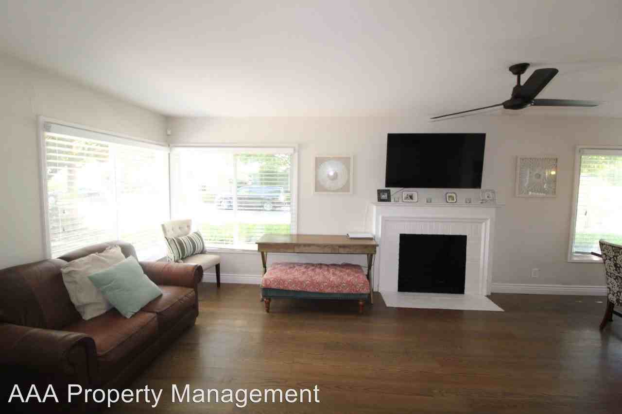 2080 Ricardo Dr - Photo 3 of 14