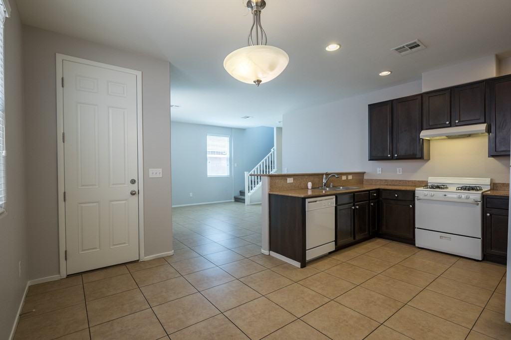 7706 Ornamento Way - Photo 3 of 31