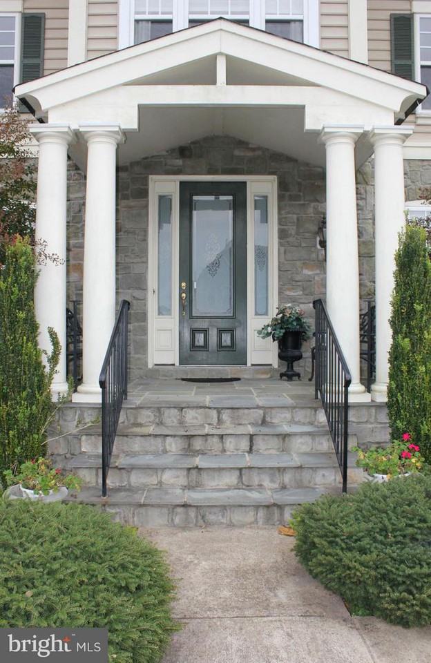 6805 Hollerith Ct - Photo 2 of 30