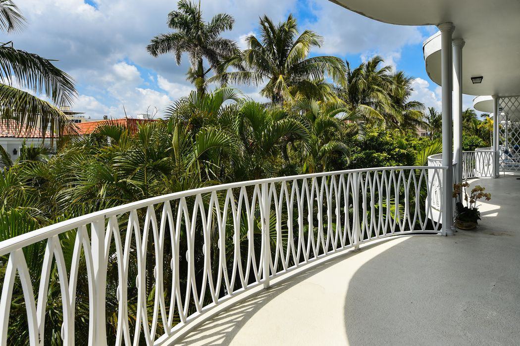 429 Australian Ave Apt 9 #9 - Photo 3 of 11