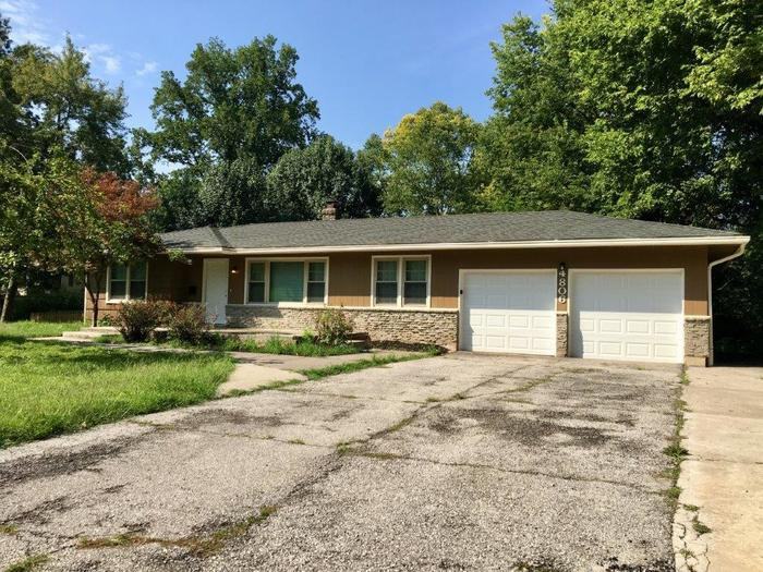 4806 Vermont Ave - Photo 2 of 18