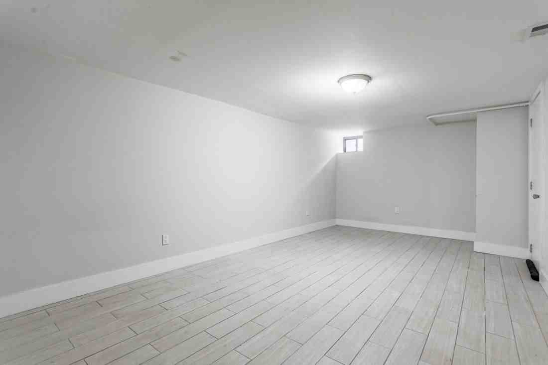 285 Cornelia St #1L - Photo 4 of 10