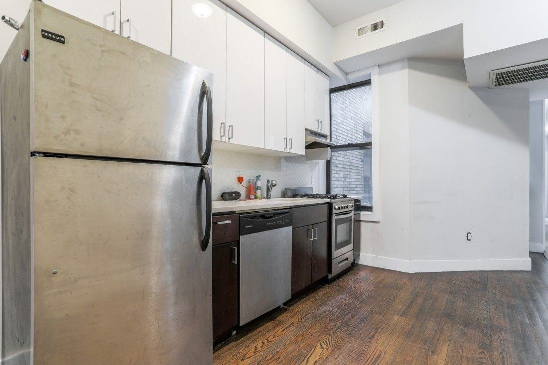 285 Cornelia St #1L - Photo 6 of 10