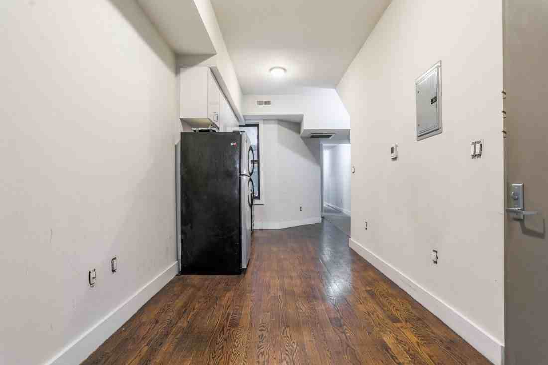 285 Cornelia St #1L - Photo 7 of 10