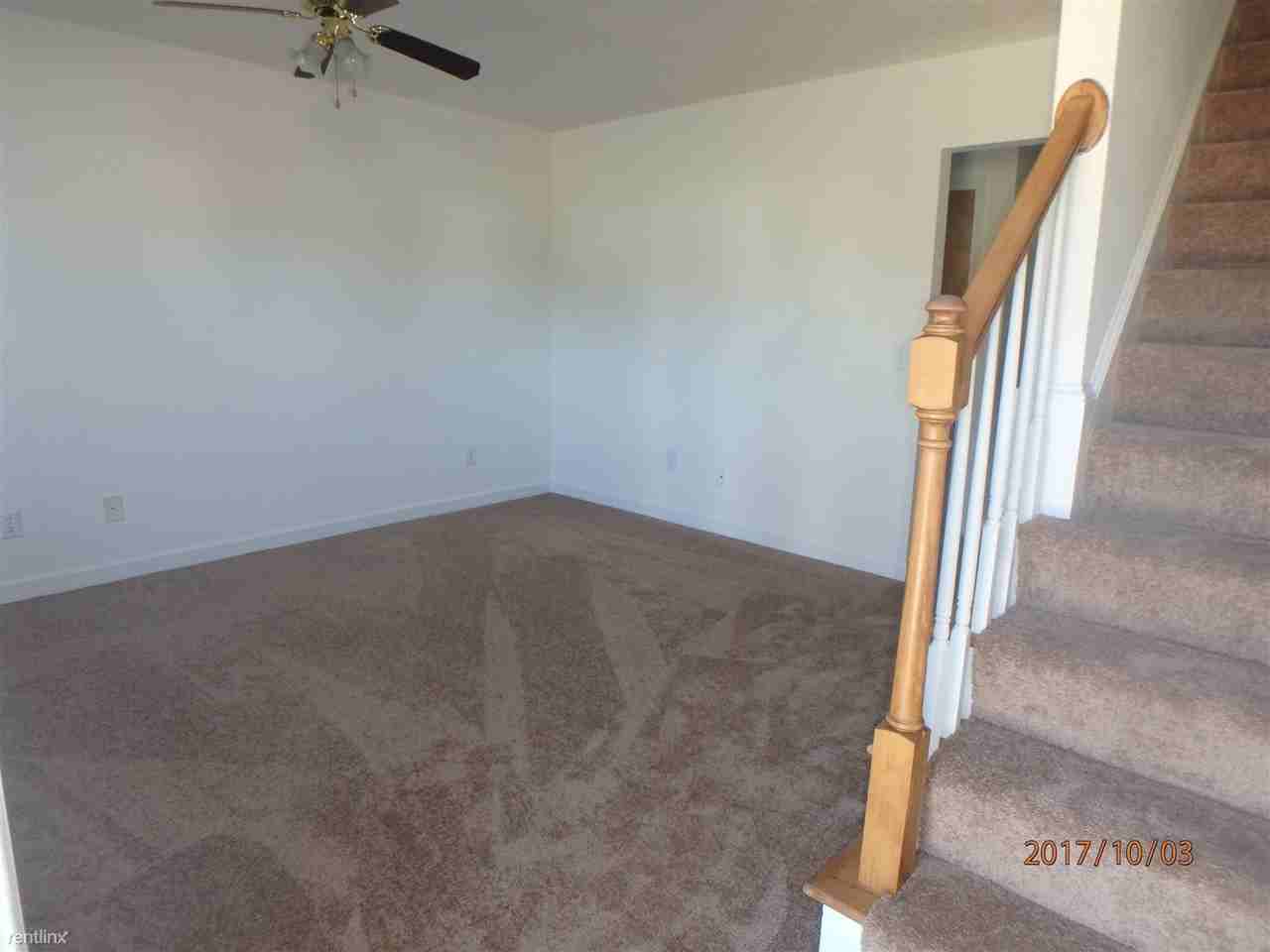 1610 Hollow Dr - Photo 3 of 11