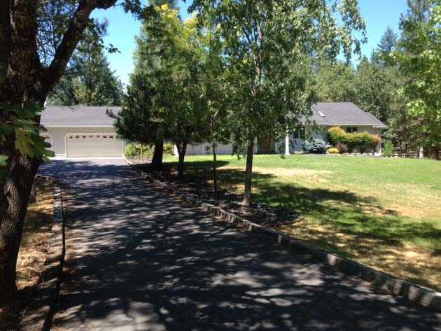 200 Admiral Cir - Photo 2 of 20