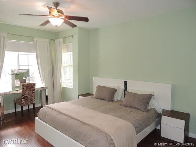 1337 Pennsylvania Ave - Photo 3 of 9