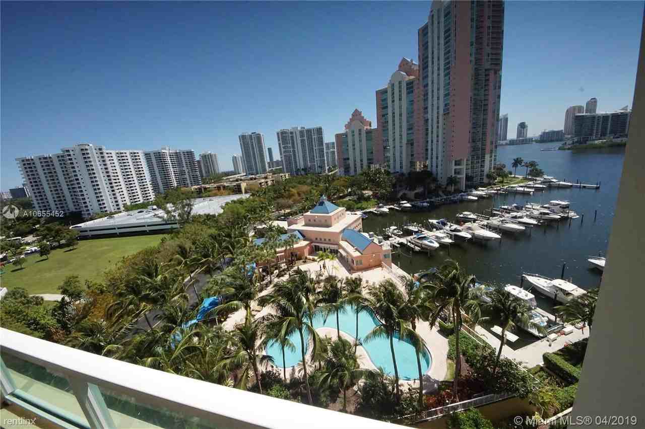 3340 NE 190th St - Photo 3 of 24