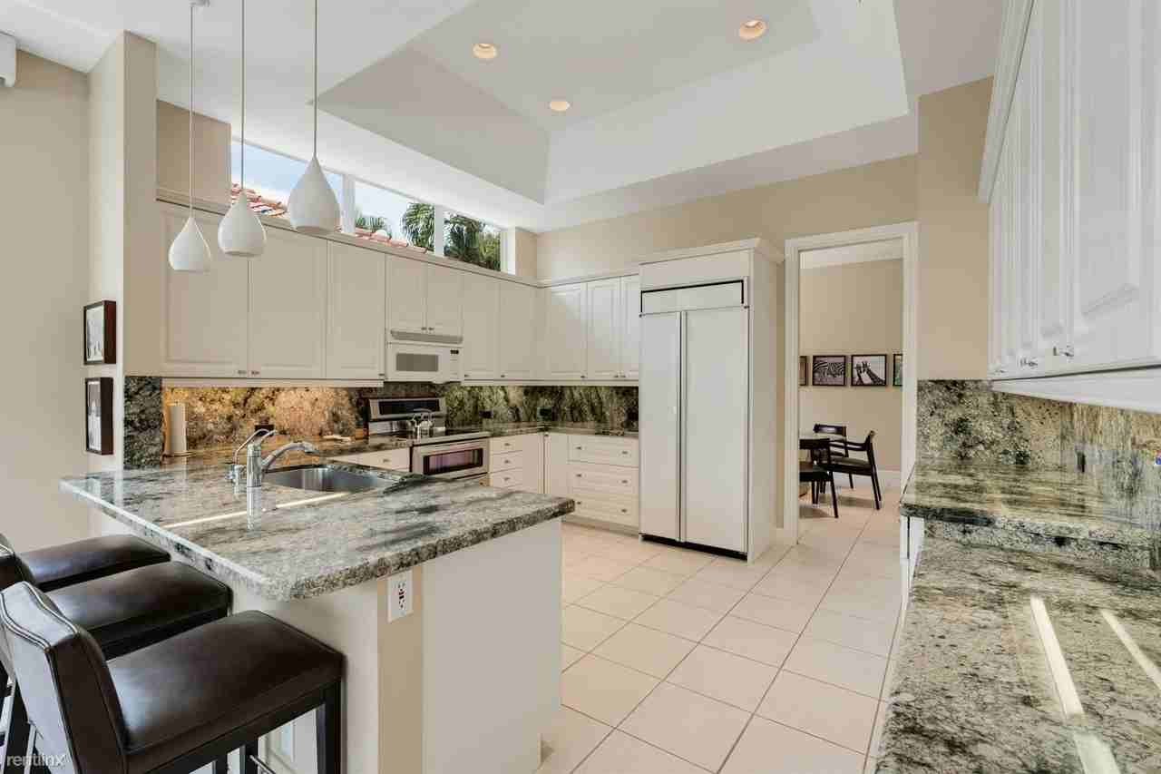 SW 91 ST - Photo 2 of 6