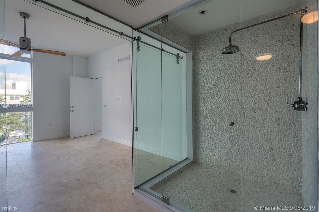 720 NE 62nd St - Photo 3 of 10