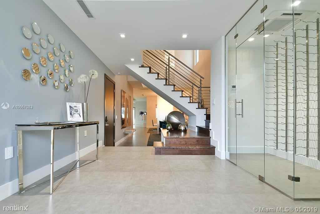 8259 NW 34th St - Photo 2 of 15