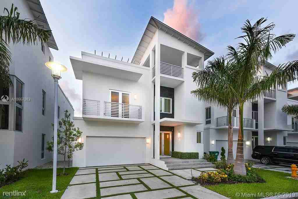 8259 NW 34th St - Photo 3 of 15