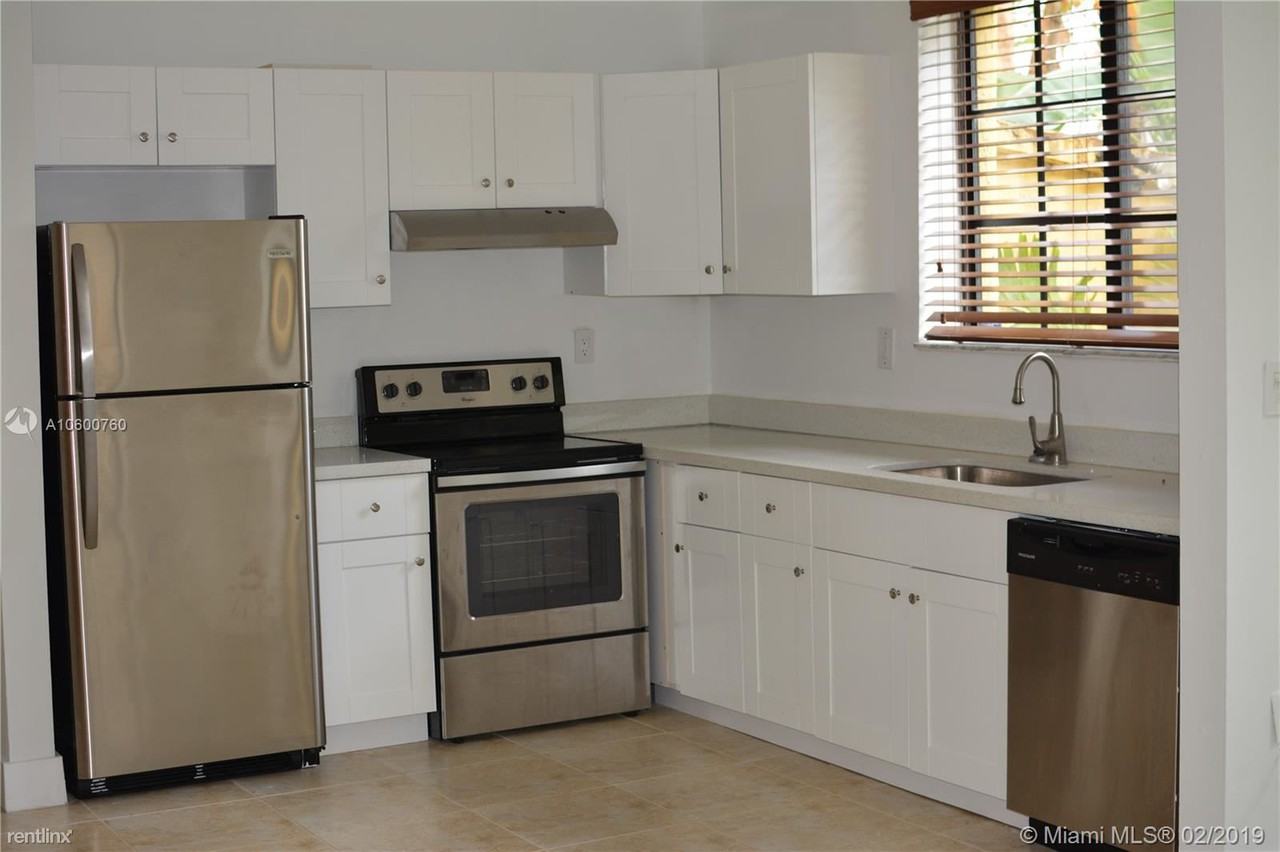 632 15th St - Photo 2 of 4