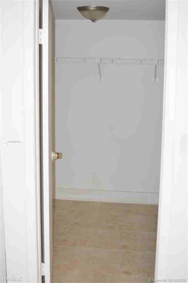 632 15th St - Photo 3 of 4