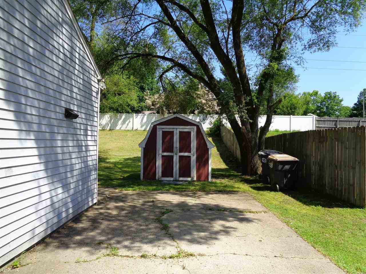 801 Shumway Ave - Photo 3 of 14