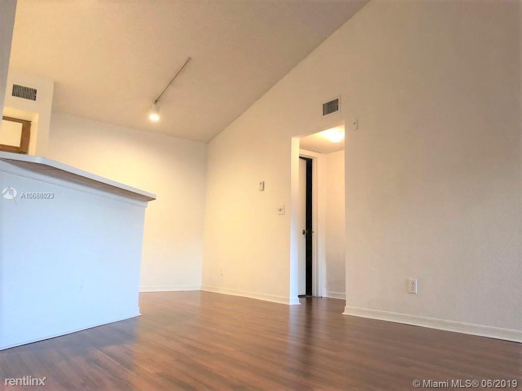 437 Vista Isles Dr - Photo 2 of 14