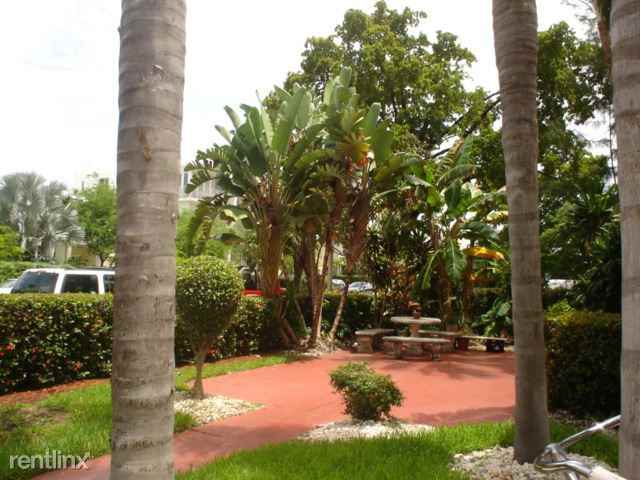 1042 Michigan Ave Miami 25 - Photo 2 of 6