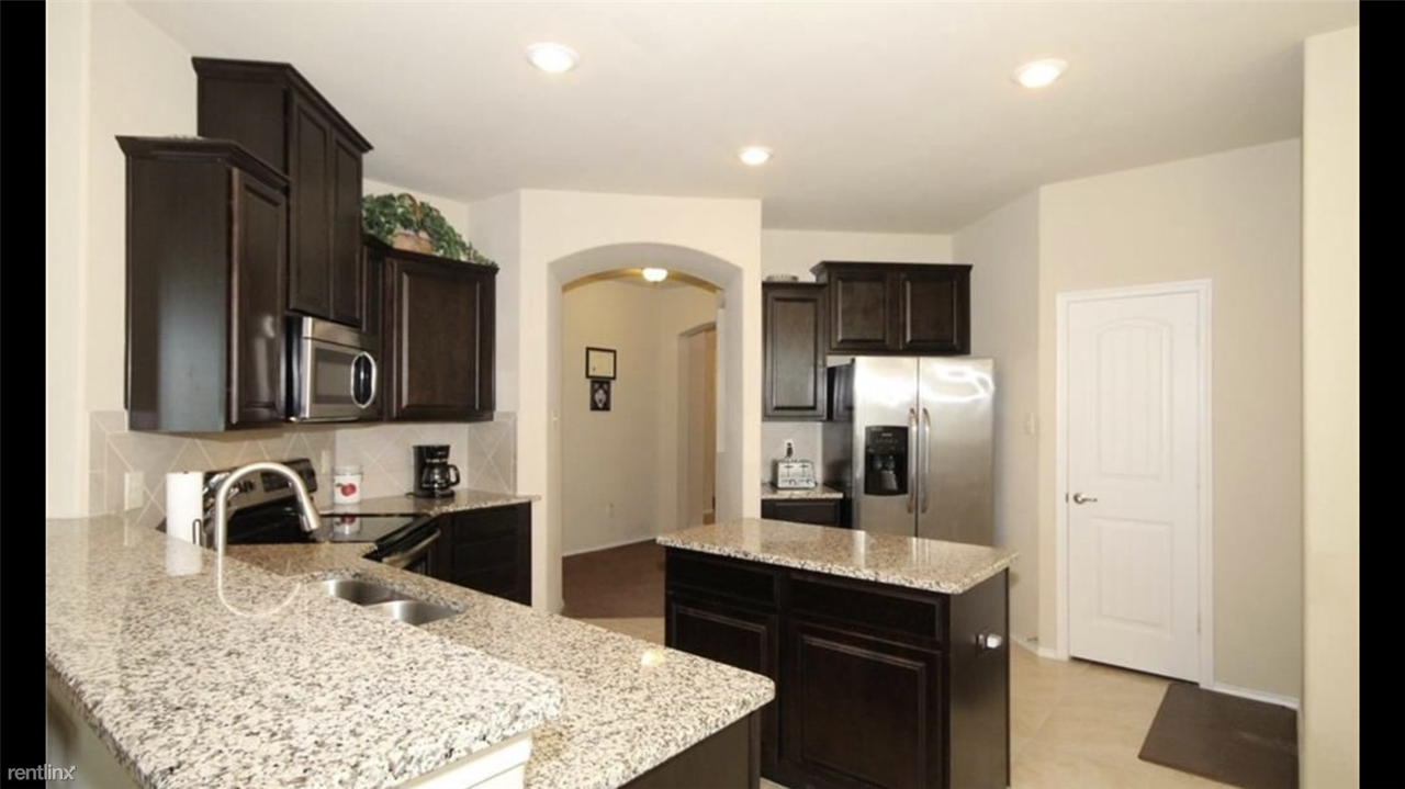 1300 Cheyenne Dr - Photo 3 of 10