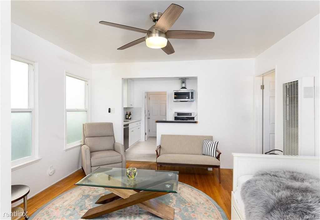 530 The Strand - Photo 3 of 10