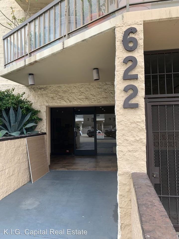 622 S. Barrington - Photo 3 of 15