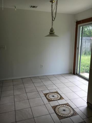 546 E Arverne Ave - Photo 3 of 13