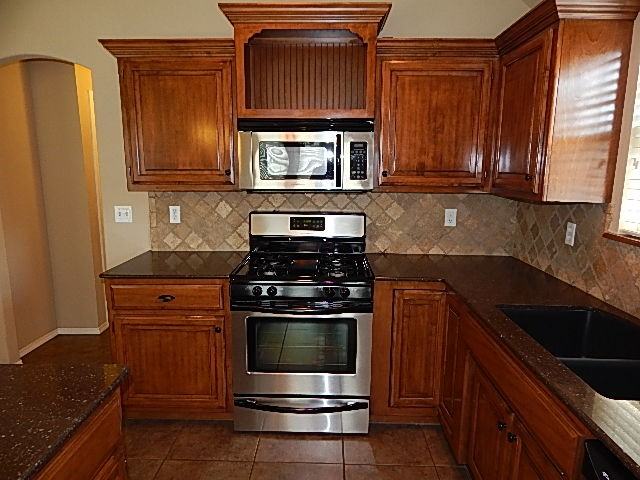 2309 W Pensacola St - Photo 2 of 16