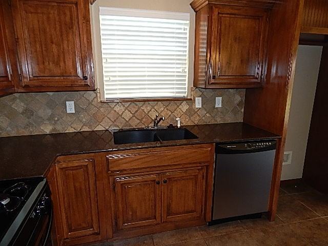 2309 W Pensacola St - Photo 3 of 16