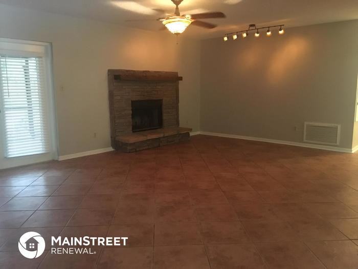 1073 Grizzly Ct - Photo 2 of 13