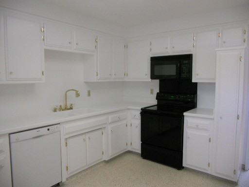 812 Commons Dr - Photo 2 of 8