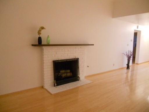 812 Commons Dr - Photo 3 of 8