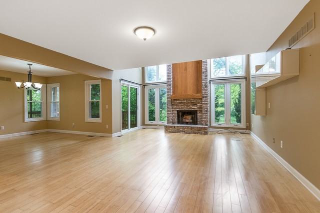 2470 Larchmont Ln - Photo 3 of 32
