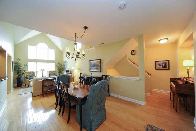 506 S Commons Ct - Photo 3 of 10