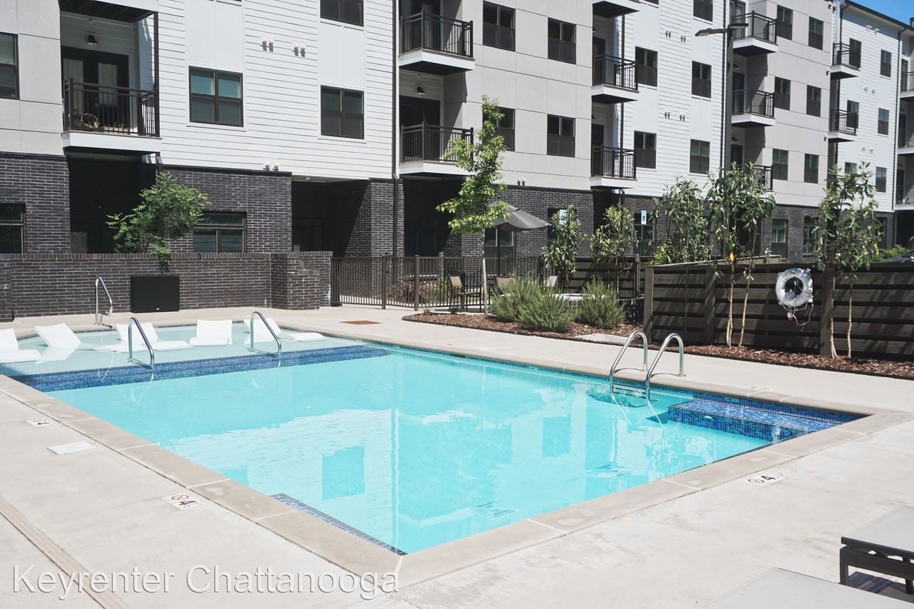 782 Riverfront Parkway - Photo 2 of 18