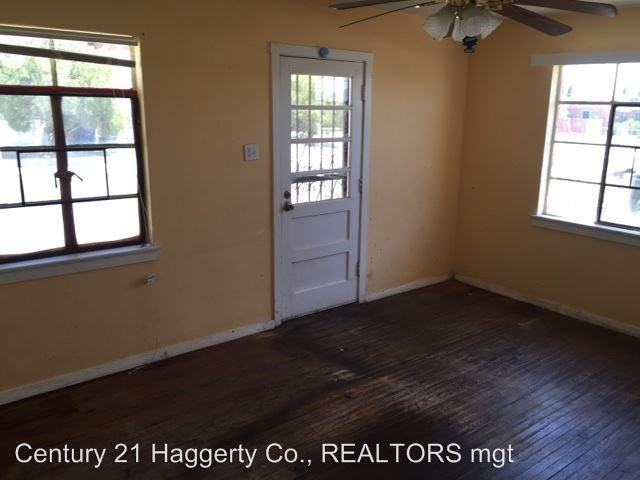 1319 Chadbourne St - Photo 2 of 9