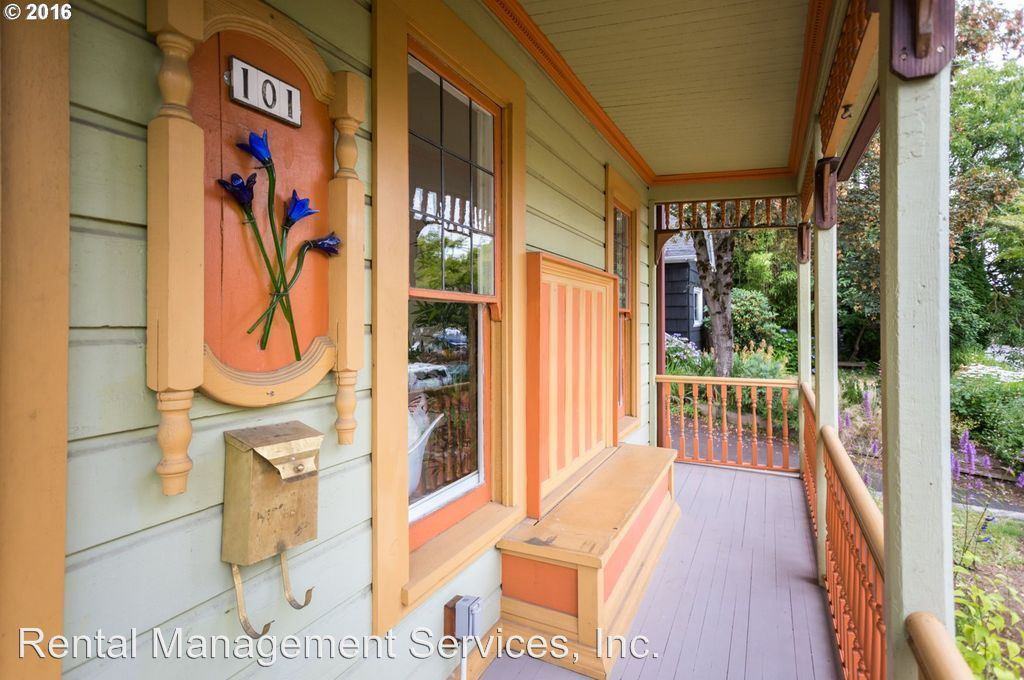 101 SE 55th Ave - Photo 2 of 31