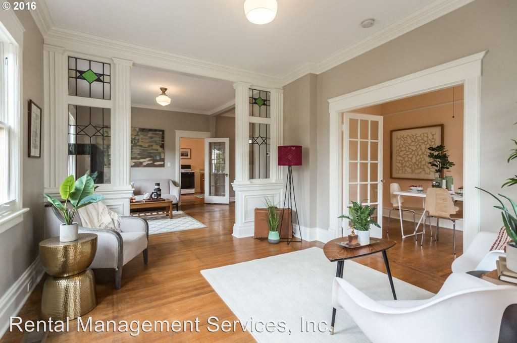 101 SE 55th Ave - Photo 3 of 31