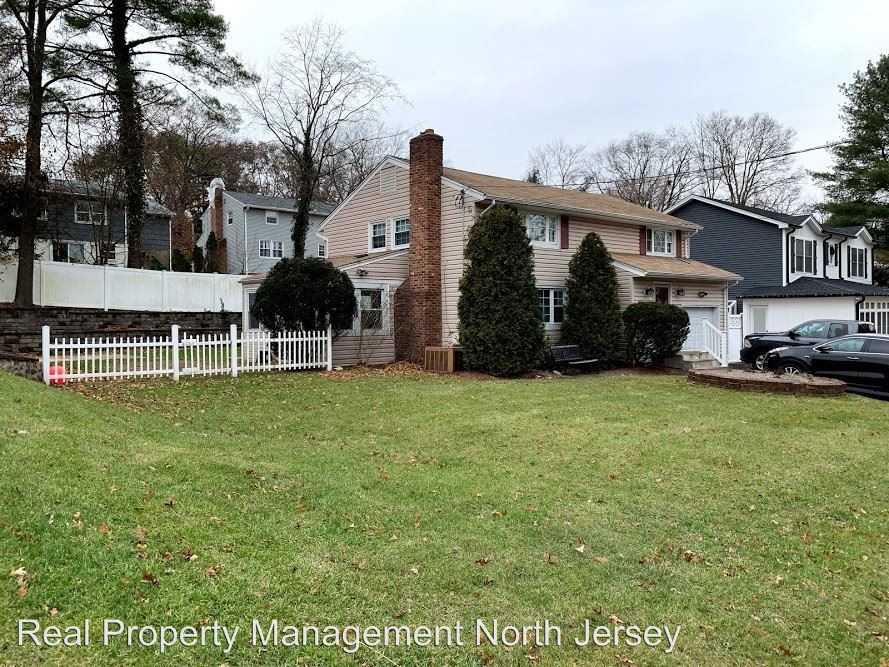 96 Sheridan Ave. - Photo 2 of 10