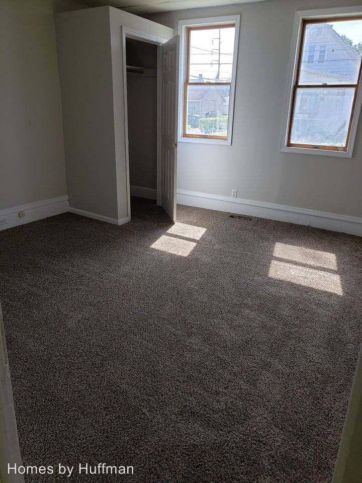 515 Hess Ave - Photo 3 of 8