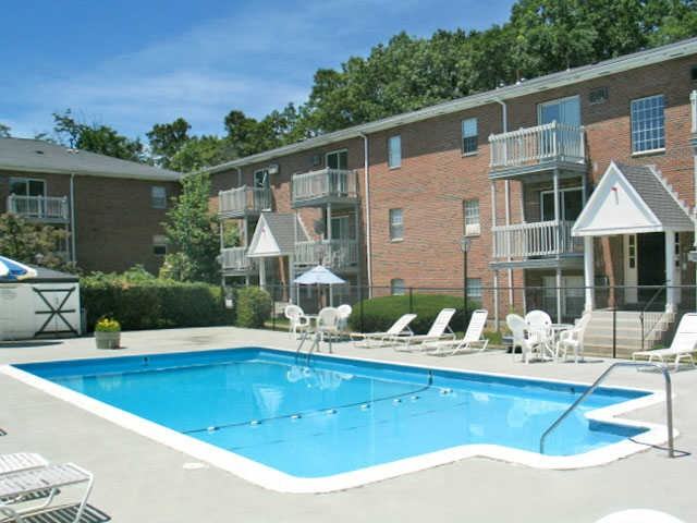 Harrison Arms Apartments - Photo 2 of 8